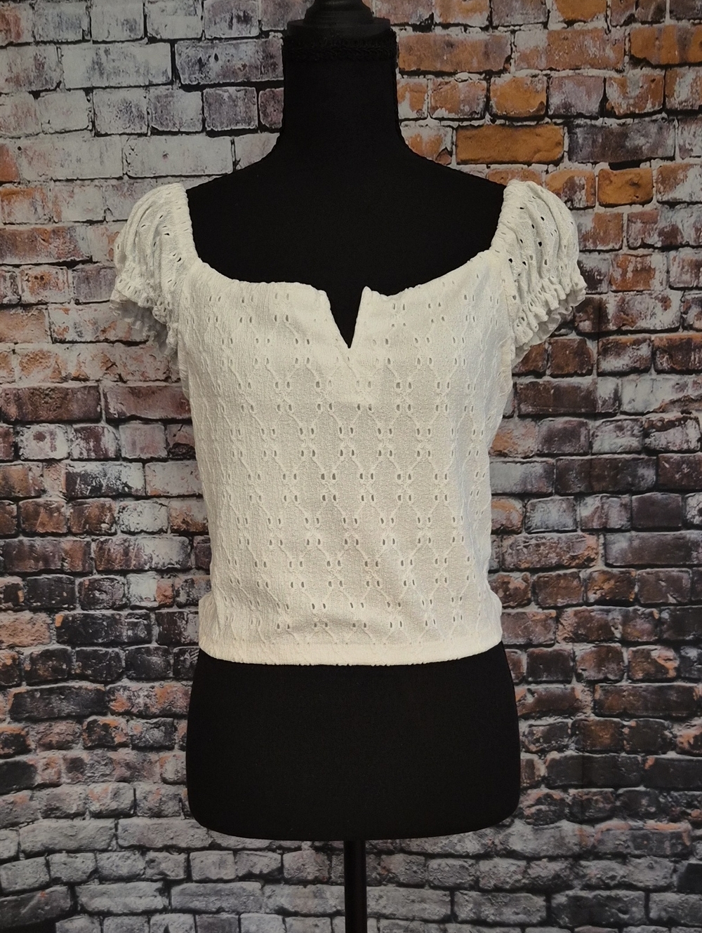 SO White Eyelet Cropped Notch-Neck Puff Sleeve Top